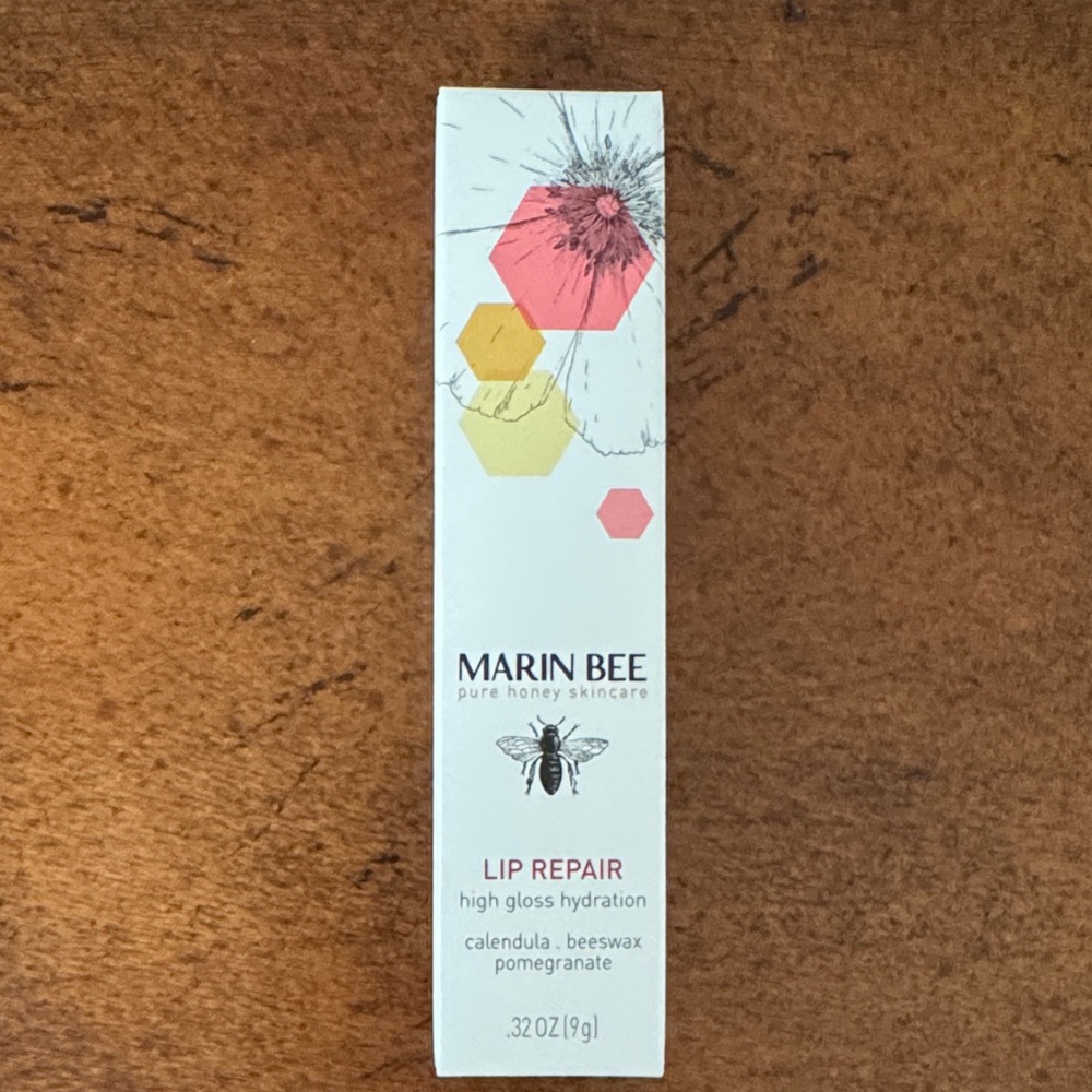 Marin Bee Skincare Set with Floral Design - Picture 5 of 8